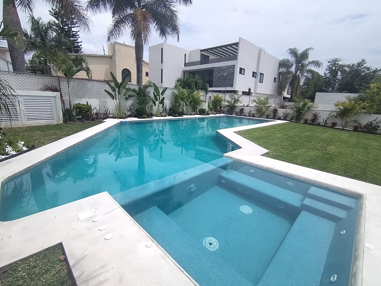 Casa residencial moderna - fachada